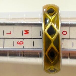 Men’s ring band… Size 7 US…